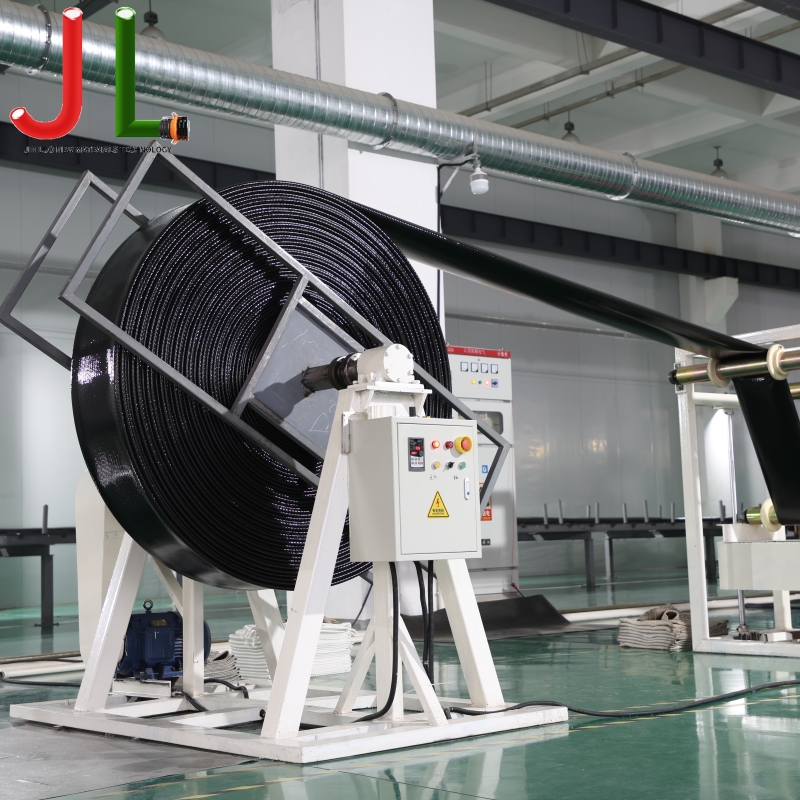 Üç Katmanlı TPU Fiberle Güçlendirilmiş Drenaj Hortumu: İç Astar, Dış Kapak ve Yüksek Mukavemetli Kumaş